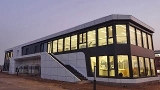 多層學(xué)校箱房